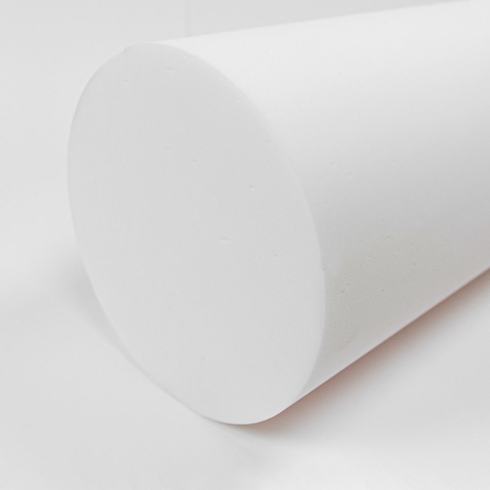 Absorbeur cylindrique acouFoam NoFlame* 8 Gros plan sur un élément acoustique cylindrique insonorisant, de couleur blanche