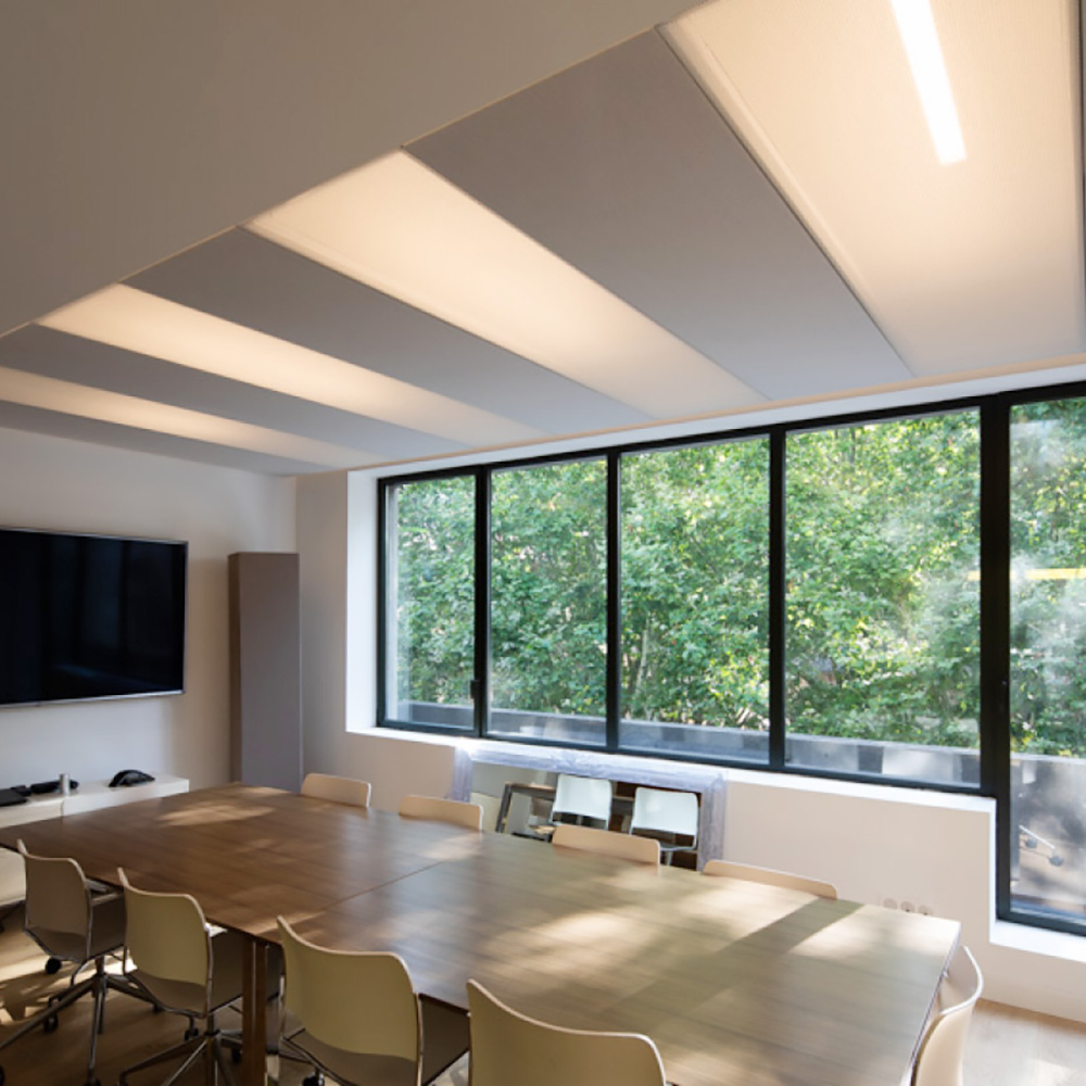Pannelli per soffitto STRATO raggruppati 19 akustik meetingraum frankreich deckenabsorber strato deckenpanel absorber filter gruppiert acoutech