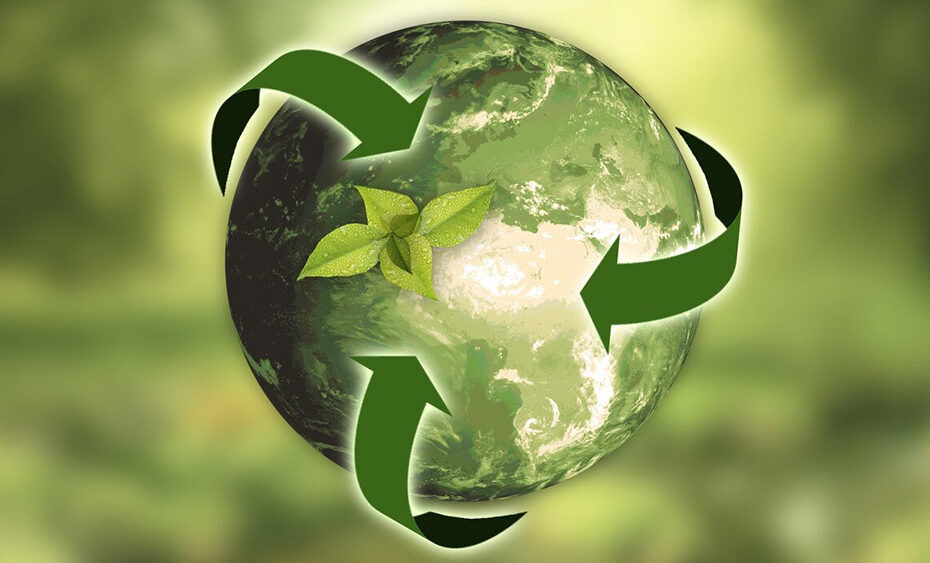 grüner Globus mit Nachhaltigkeitspfeilen als Symbol für die Nachhaltigkeit der Akustikprodukte von acoutech gembh