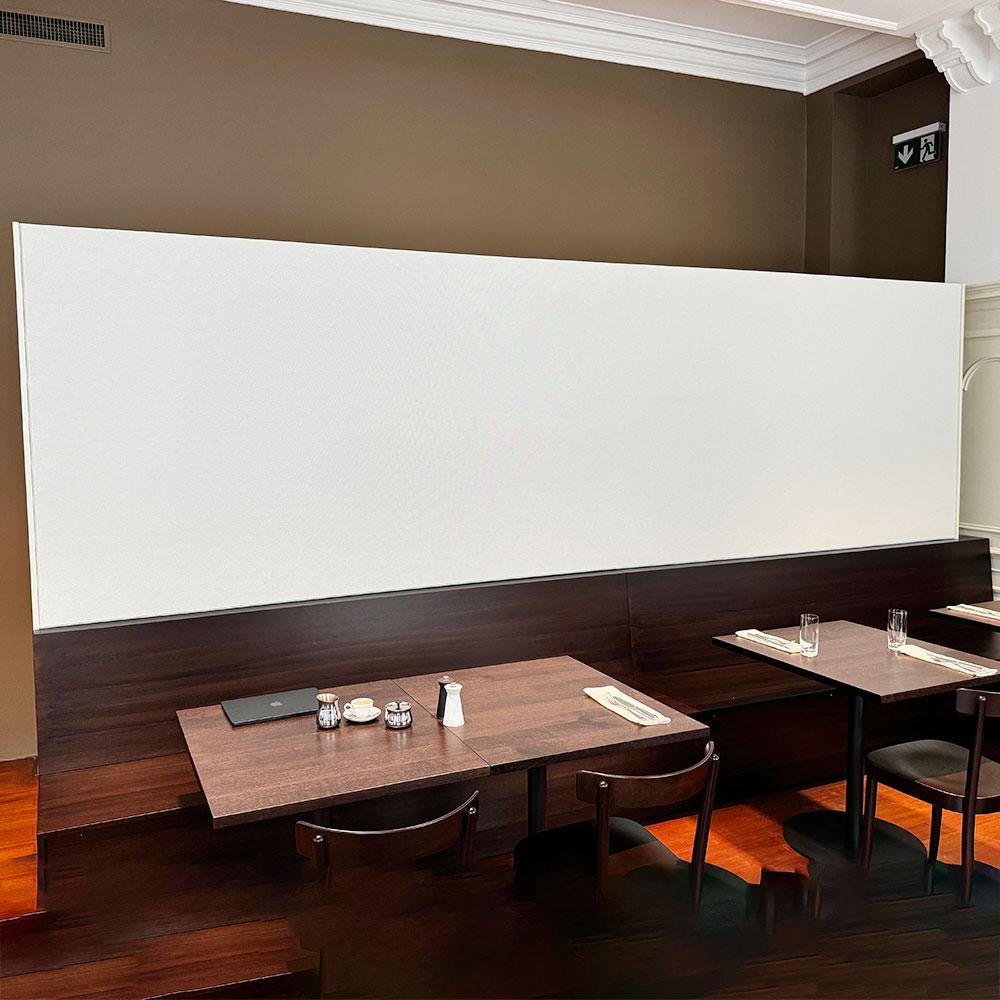 Restauration & Hôtellerie 18 Revêtement mural grand format de couleur blanche dans le restaurant « Kanton Zürich », destiné à améliorer l'acoustique de la salle de restauration