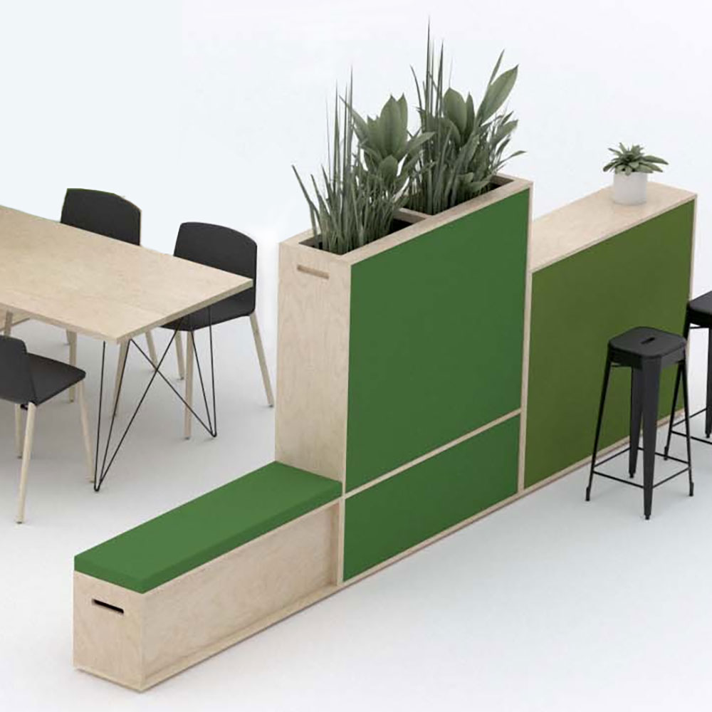 Panca / sgabello acouBench 9 Una panchina verde con una fioriera, accanto a un tavolo e a degli sgabelli, in un ambiente da ufficio