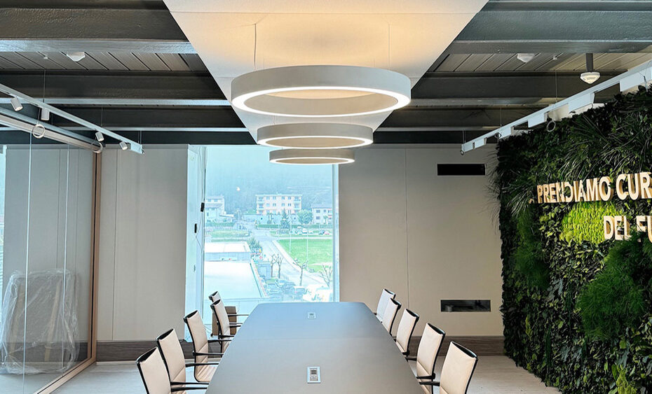akustik sitzungszimmer tessin deckenabsorber strato deckenpanel gruppiert mit lampen acoutech 2